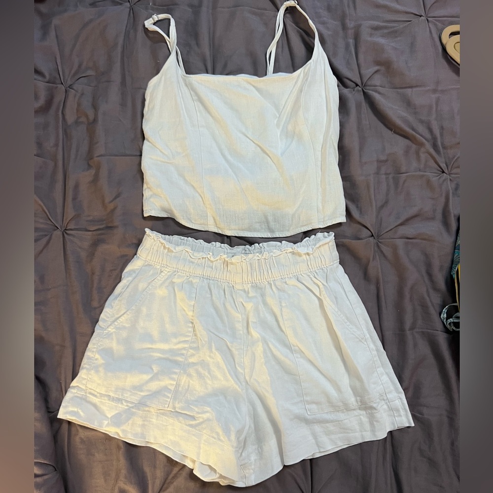 Abercrombie &Fitch crop top & shorts, White, Small, great condition.